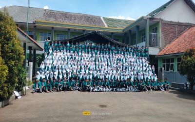 Foto Bersama kelas XII Man 2 Bandung tahun 2023