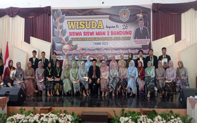 MAN 2 BANDUNG MENGGELAR WISUDA ANGKATAN KE-26 DI GEDUNG GRAHA ALIF SOLOKANJERUK